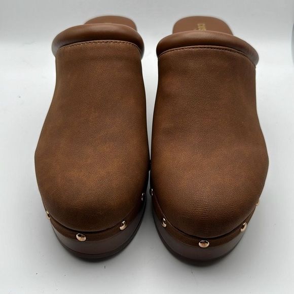 CUSHIONAIRE Women's Faux Wood Clog 8.5 WIDE CHESTNUT - Picture 2 of 7
